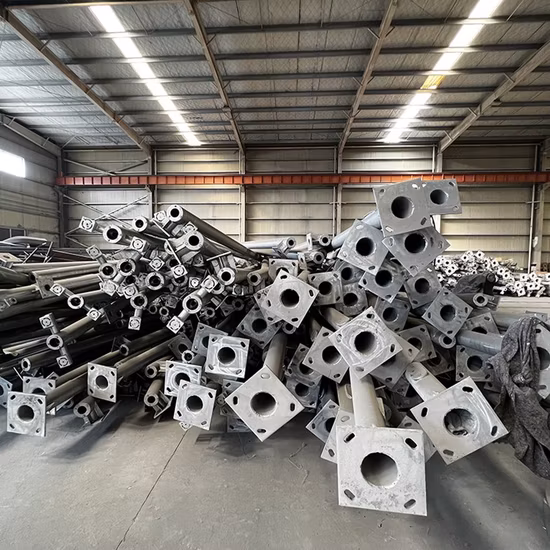 Одинарный/двойной оцинкованный солнечный уличный фонарный столб